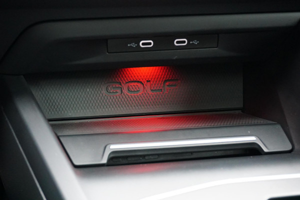 Volkswagen Golf 2.0 TSI GTI Clubsport 300PK + PANORAMADAK / STUURVERWARMING / 19"