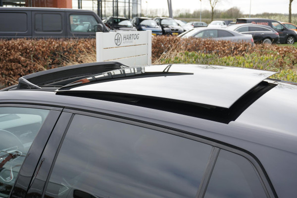 Volkswagen Golf 2.0 TSI GTI Clubsport 300PK + PANORAMADAK / STUURVERWARMING / 19"