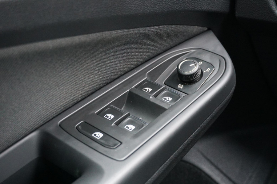 Volkswagen Golf 2.0 TSI GTI Clubsport 300PK + PANORAMADAK / STUURVERWARMING / 19"