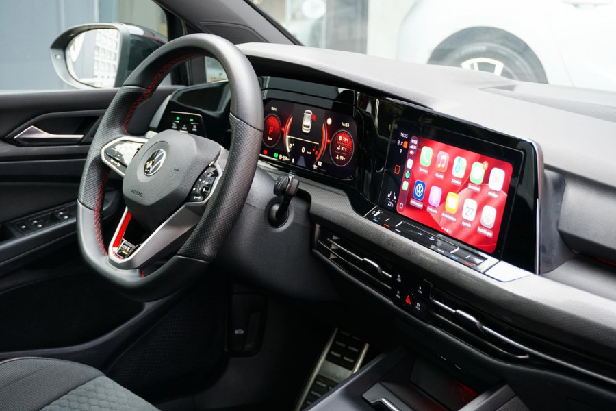 Volkswagen Golf 2.0 TSI GTI Clubsport 300PK + PANORAMADAK / STUURVERWARMING / 19"