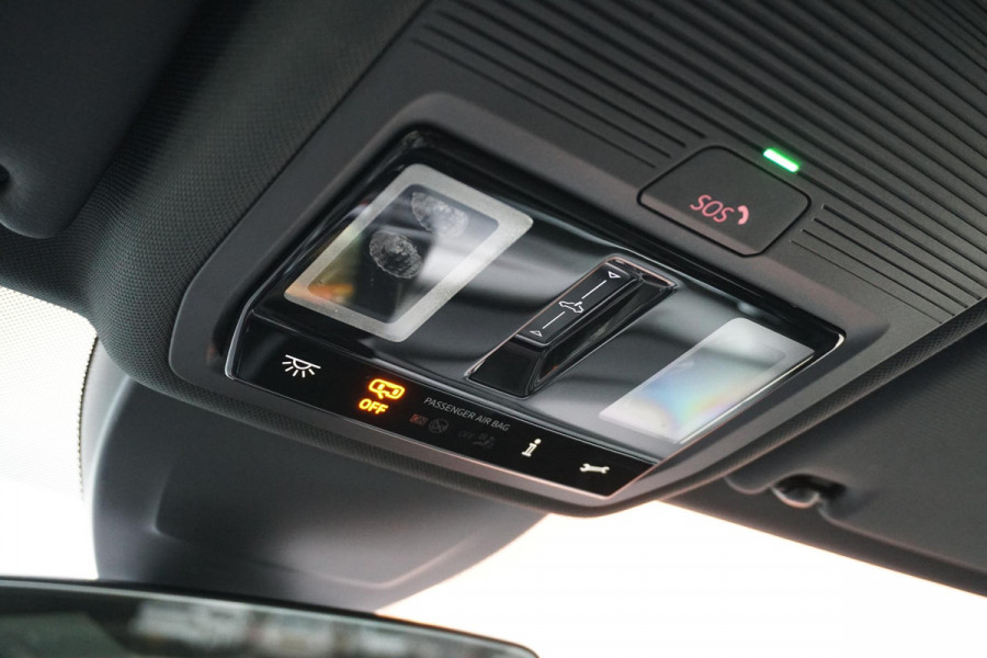 Volkswagen Golf 2.0 TSI GTI Clubsport 300PK + PANORAMADAK / STUURVERWARMING / 19"