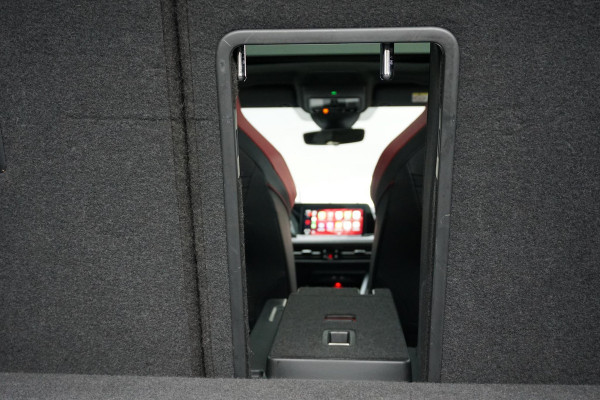 Volkswagen Golf 2.0 TSI GTI Clubsport 300PK + PANORAMADAK / STUURVERWARMING / 19"