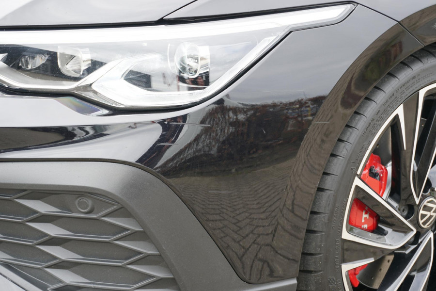 Volkswagen Golf 2.0 TSI GTI Clubsport 300PK + PANORAMADAK / STUURVERWARMING / 19"