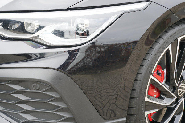 Volkswagen Golf 2.0 TSI GTI Clubsport 300PK + PANORAMADAK / STUURVERWARMING / 19"