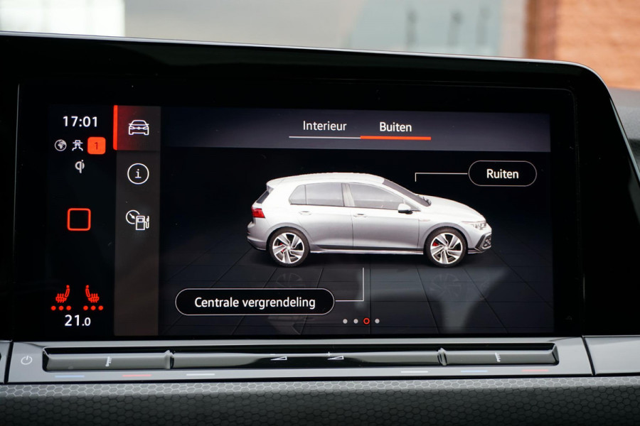 Volkswagen Golf 2.0 TSI GTI Clubsport 300PK + PANORAMADAK / STUURVERWARMING / 19"