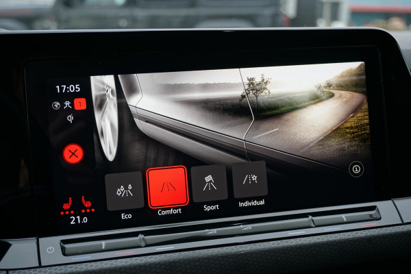 Volkswagen Golf 2.0 TSI GTI Clubsport 300PK + PANORAMADAK / STUURVERWARMING / 19"