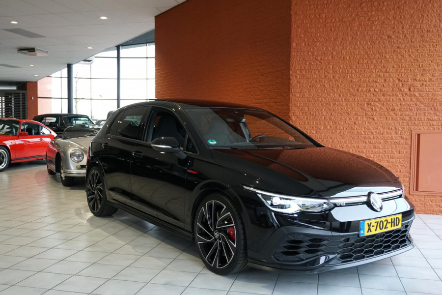Volkswagen Golf 2.0 TSI GTI Clubsport 300PK + PANORAMADAK / STUURVERWARMING / 19"
