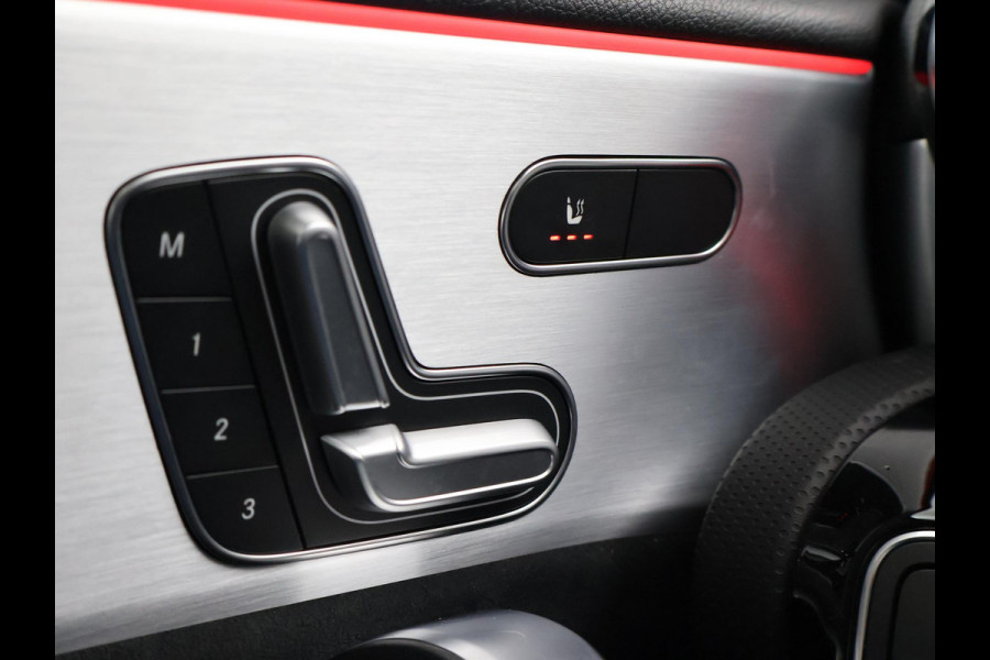 Mercedes-Benz A-Klasse 250e 218 PK SEDAN + PANORAMA | SFEERVERLICHTING | APPLE CARPLAY | MEMORY | STOELVERWARMING