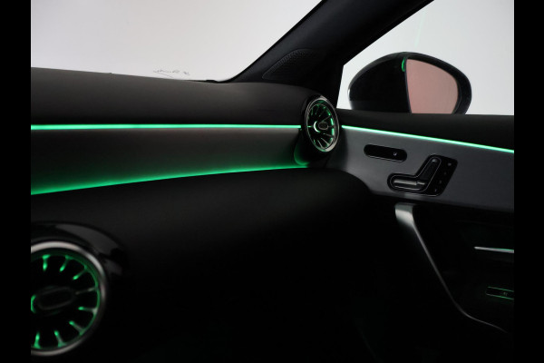 Mercedes-Benz A-Klasse 250e 218 PK SEDAN + PANORAMA | SFEERVERLICHTING | APPLE CARPLAY | MEMORY | STOELVERWARMING