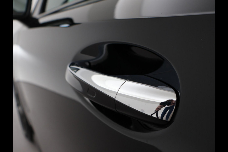 Mercedes-Benz A-Klasse 250e 218 PK SEDAN + PANORAMA | SFEERVERLICHTING | APPLE CARPLAY | MEMORY | STOELVERWARMING