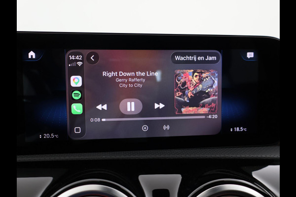 Mercedes-Benz A-Klasse 250e 218 PK SEDAN + PANORAMA | SFEERVERLICHTING | APPLE CARPLAY | MEMORY | STOELVERWARMING