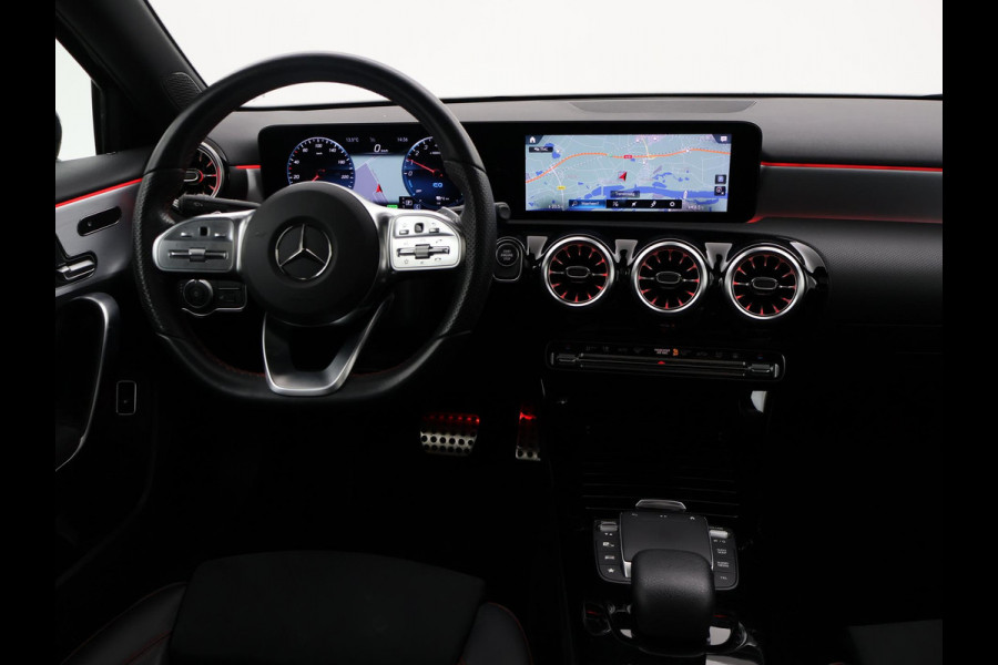 Mercedes-Benz A-Klasse 250e 218 PK SEDAN + PANORAMA | SFEERVERLICHTING | APPLE CARPLAY | MEMORY | STOELVERWARMING