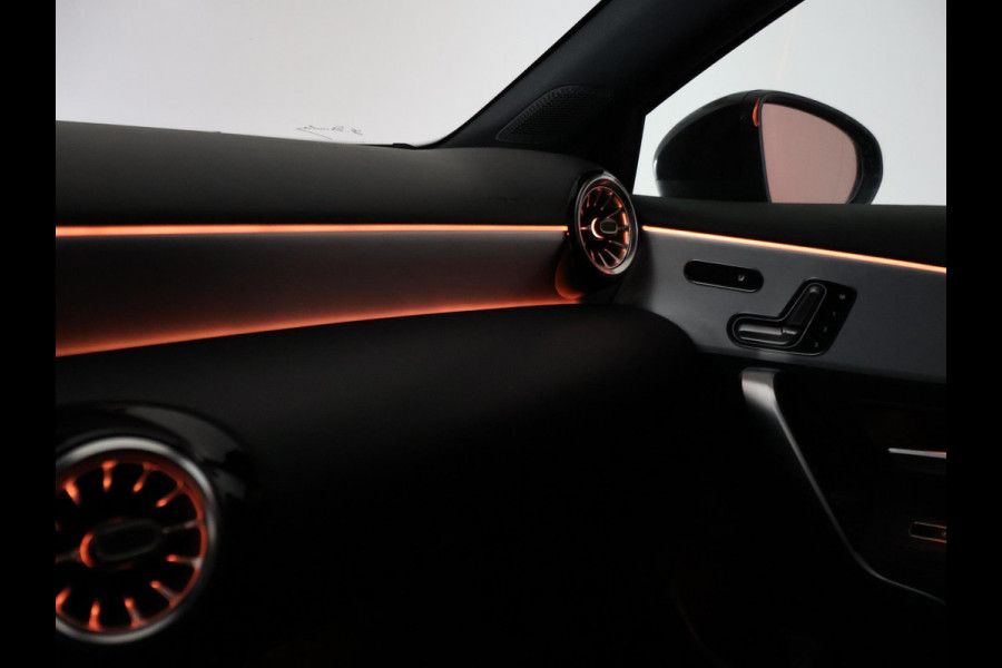 Mercedes-Benz A-Klasse 250e 218 PK SEDAN + PANORAMA | SFEERVERLICHTING | APPLE CARPLAY | MEMORY | STOELVERWARMING