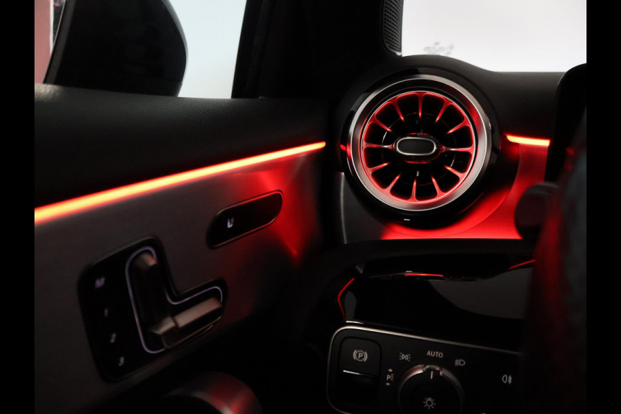 Mercedes-Benz A-Klasse 250e 218 PK SEDAN + PANORAMA | SFEERVERLICHTING | APPLE CARPLAY | MEMORY | STOELVERWARMING