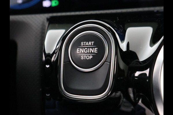 Mercedes-Benz A-Klasse 250e 218 PK SEDAN + PANORAMA | SFEERVERLICHTING | APPLE CARPLAY | MEMORY | STOELVERWARMING