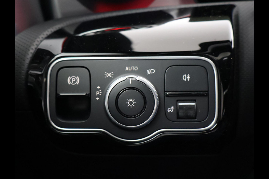Mercedes-Benz A-Klasse 250e 218 PK SEDAN + PANORAMA | SFEERVERLICHTING | APPLE CARPLAY | MEMORY | STOELVERWARMING