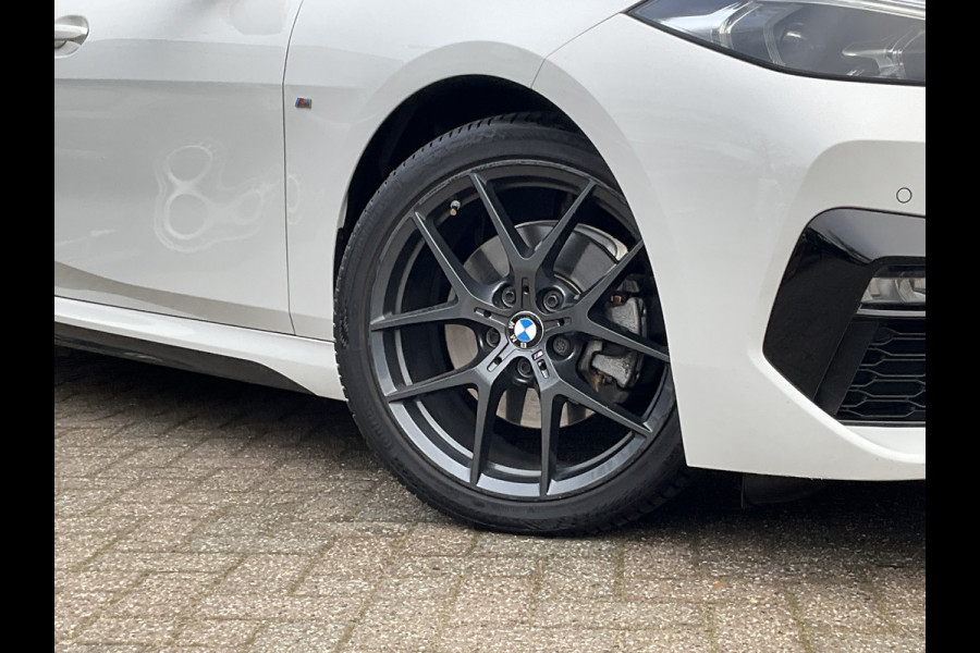 BMW 2 Serie Gran Coupé 218i M Sport Edition Pano.dak HUD Stoelverw. Carplay Alpinweiß DAB LED