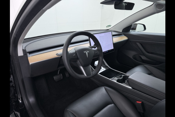 Tesla Model 3 SR+ 325PK LFP-Accu SOH 95% AutoPilot Leer Pano-Dak Adaptive Cruise Camera's Elektr.-Stuur+Stoelen+Spiegels+Geheugen+Easy-Entry+V Ecc Navi Led DAB Voorverwarmen interieur via App Keyless One-Pedal-Drive 1e Eigenaar Origineel Nederlandse Auto Fabrieksgarantie op Accu en motor tot 8-12-2028