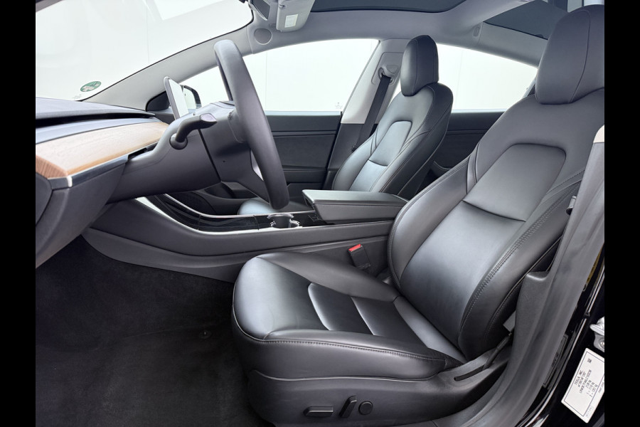 Tesla Model 3 SR+ 325PK LFP-Accu SOH 95% AutoPilot Leer Pano-Dak Adaptive Cruise Camera's Elektr.-Stuur+Stoelen+Spiegels+Geheugen+Easy-Entry+V Ecc Navi Led DAB Voorverwarmen interieur via App Keyless One-Pedal-Drive 1e Eigenaar Origineel Nederlandse Auto Fabrieksgarantie op Accu en motor tot 8-12-2028
