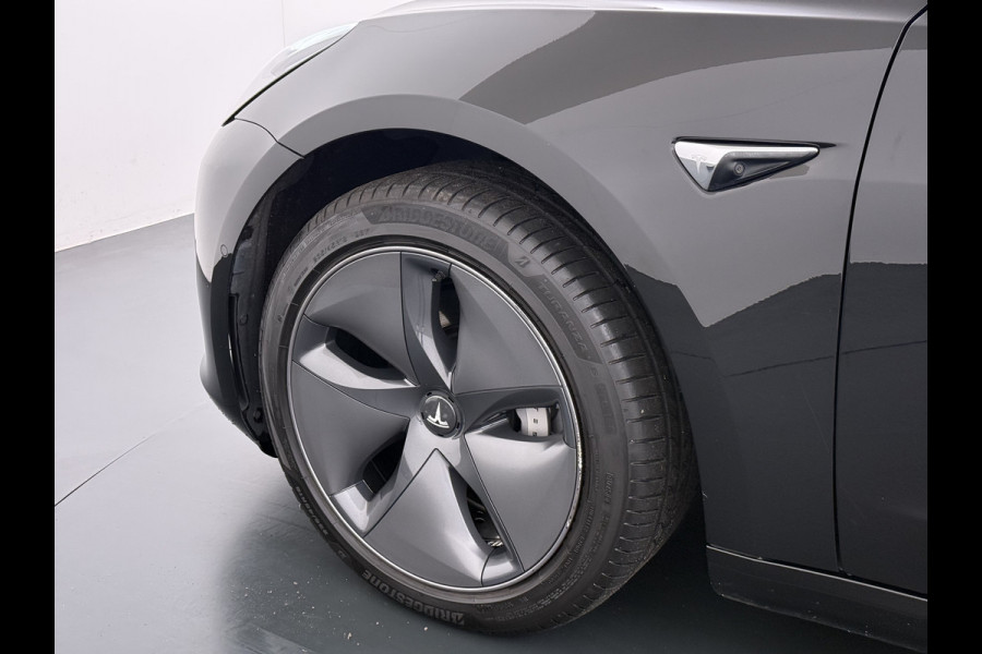 Tesla Model 3 SR+ 325PK LFP-Accu SOH 95% AutoPilot Leer Pano-Dak Adaptive Cruise Camera's Elektr.-Stuur+Stoelen+Spiegels+Geheugen+Easy-Entry+V Ecc Navi Led DAB Voorverwarmen interieur via App Keyless One-Pedal-Drive 1e Eigenaar Origineel Nederlandse Auto Fabrieksgarantie op Accu en motor tot 8-12-2028