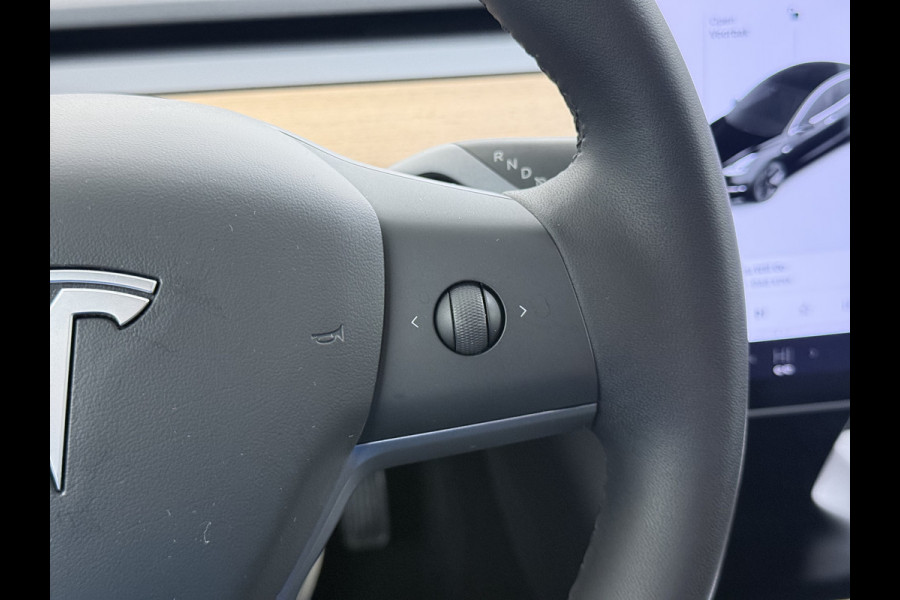 Tesla Model 3 SR+ 325PK LFP-Accu SOH 95% AutoPilot Leer Pano-Dak Adaptive Cruise Camera's Elektr.-Stuur+Stoelen+Spiegels+Geheugen+Easy-Entry+V Ecc Navi Led DAB Voorverwarmen interieur via App Keyless One-Pedal-Drive 1e Eigenaar Origineel Nederlandse Auto Fabrieksgarantie op Accu en motor tot 8-12-2028