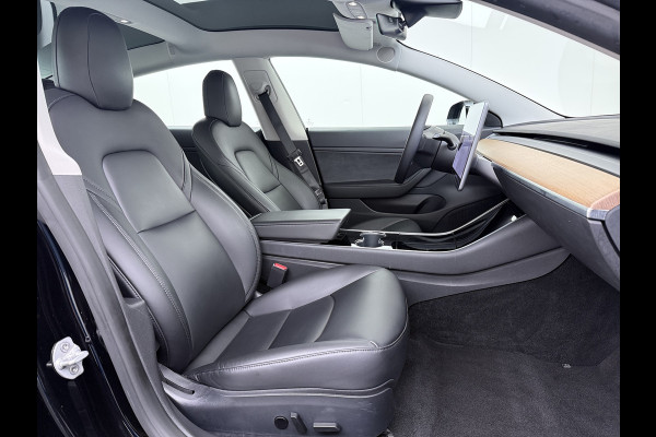 Tesla Model 3 SR+ 325PK LFP-Accu SOH 95% AutoPilot Leer Pano-Dak Adaptive Cruise Camera's Elektr.-Stuur+Stoelen+Spiegels+Geheugen+Easy-Entry+V Ecc Navi Led DAB Voorverwarmen interieur via App Keyless One-Pedal-Drive 1e Eigenaar Origineel Nederlandse Auto Fabrieksgarantie op Accu en motor tot 8-12-2028