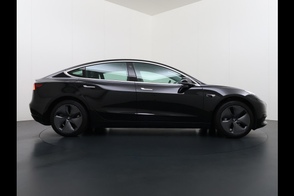 Tesla Model 3 SR+ 325PK LFP-Accu SOH 95% AutoPilot Leer Pano-Dak Adaptive Cruise Camera's Elektr.-Stuur+Stoelen+Spiegels+Geheugen+Easy-Entry+V Ecc Navi Led DAB Voorverwarmen interieur via App Keyless One-Pedal-Drive 1e Eigenaar Origineel Nederlandse Auto Fabrieksgarantie op Accu en motor tot 8-12-2028