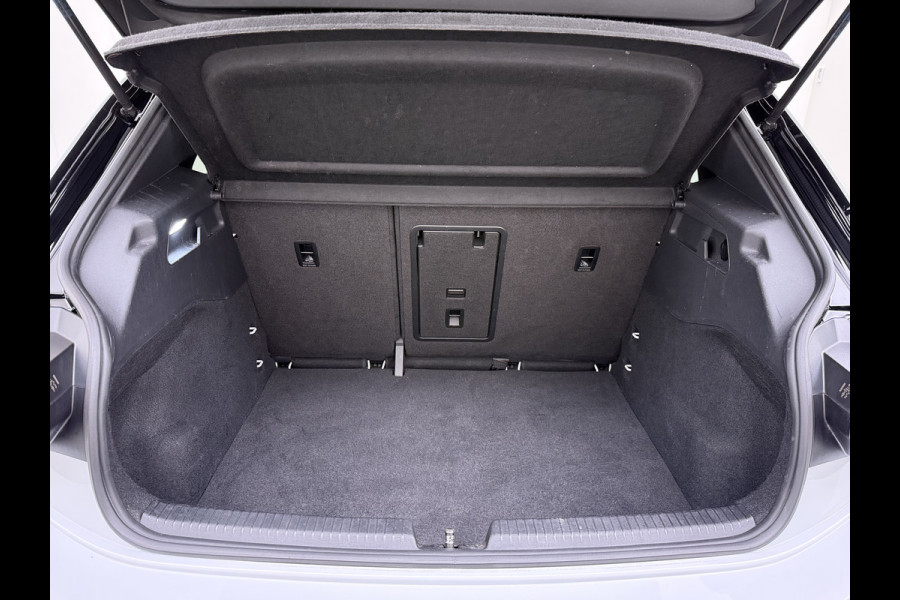 Volkswagen ID.3 First Plus 62kWh Soh92% Trekhaak Camera Navi-Pro Ecc Adap.Cruise Stuur+Stoelverwarming Apple Carplay Android Auto Pdc Bluetooth Keyless Advanced Matrix Led Rijstrooksensor IQ Drive 1e Eigenaar Origineel Nederlandse Auto