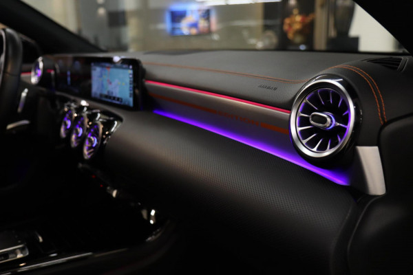 Mercedes-Benz CLA-Klasse 220 ORANJE Edition AMG Line PANO/BURM/LANEASSIST/SFEER/CAM/BOMVOLL