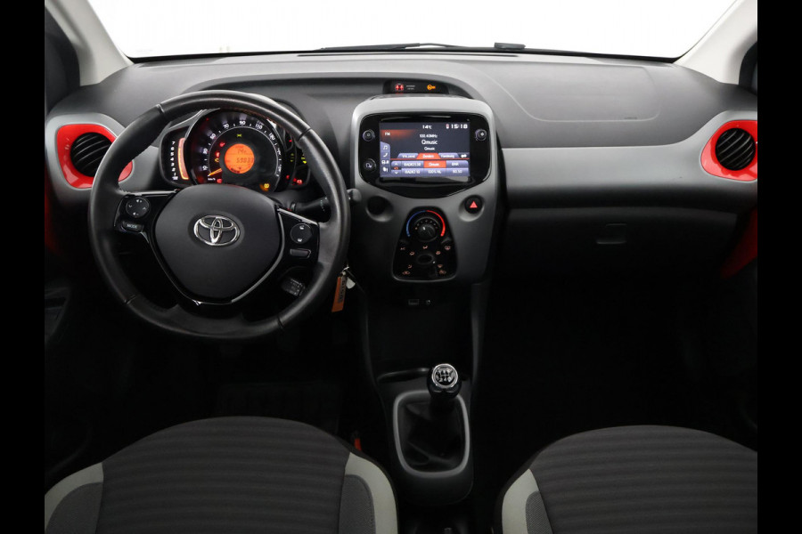 Toyota Aygo 1.0 VVT-i X-PLAY CARPLAY NAVI GARANTIE 2030* . CAMERA . DEALER ONDERHOUDEN . APPLE CARPLAY & ANDROID AUTO