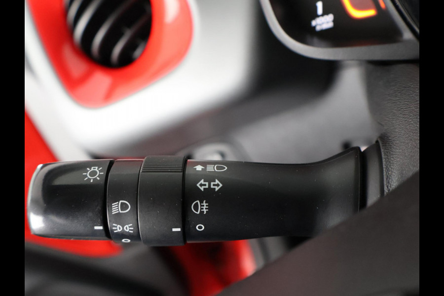 Toyota Aygo 1.0 VVT-i X-PLAY CARPLAY NAVI GARANTIE 2030* . CAMERA . DEALER ONDERHOUDEN . APPLE CARPLAY & ANDROID AUTO