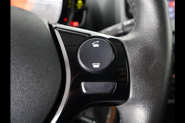 Toyota Aygo 1.0 VVT-i X-PLAY CARPLAY NAVI GARANTIE 2030* . CAMERA . DEALER ONDERHOUDEN . APPLE CARPLAY & ANDROID AUTO