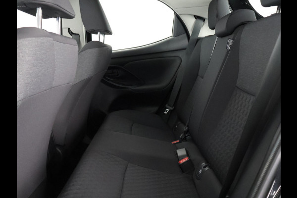 Toyota Yaris 1.5 HYBRID AUTOMAAT BUSINESS PLUS GARANTIE 8-2031 CAMERA . APPLE CARPLAY & ANDROID AUTO . ELEKTRISCHE RAMEN V+A . KEYLESS START