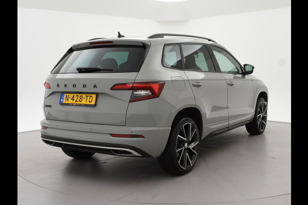 Škoda Karoq 1.5 TSI ACT 150 PK DSG SPORTLINE + CANTON AUDIO | STEEL GREY | CAMERA | 19 INCH | VIRTUAL | SFEER