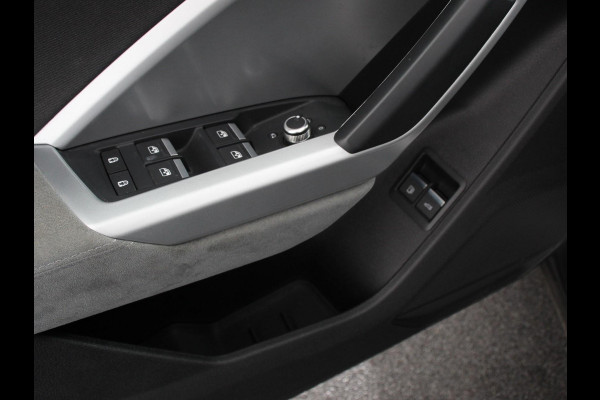 Audi Q3 45 TFSI e 245pk S-Line Plus PHEV | Navigatie | Apple Carplay/Android auto | Climate Control | Adaptive Cruise Control | Electrisch bedienbare achterklep | Lichtmetalen Velgen