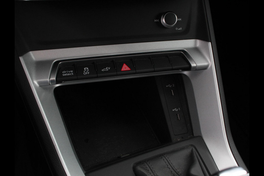 Audi Q3 45 TFSI e 245pk S-Line Plus PHEV | Navigatie | Apple Carplay/Android auto | Climate Control | Adaptive Cruise Control | Electrisch bedienbare achterklep | Lichtmetalen Velgen