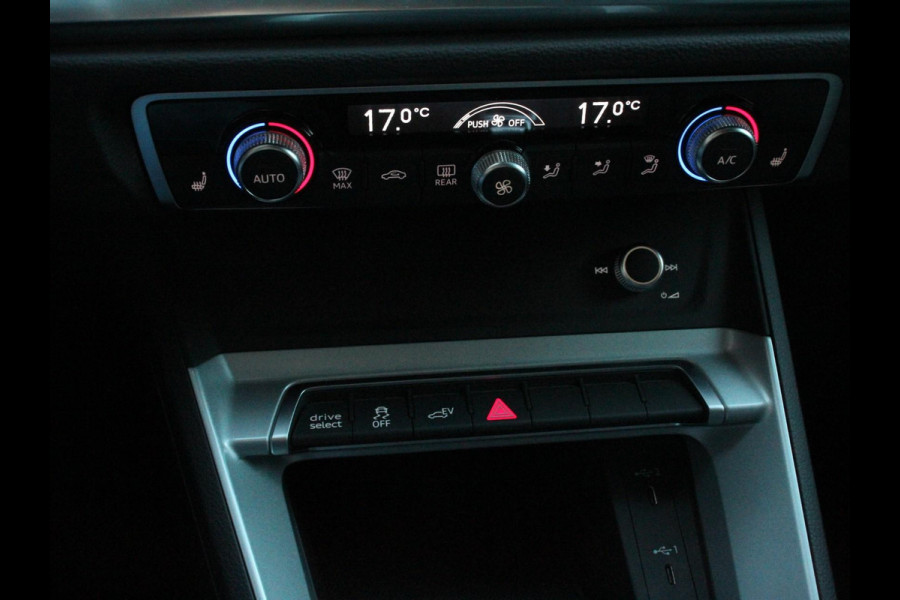 Audi Q3 45 TFSI e 245pk S-Line Plus PHEV | Navigatie | Apple Carplay/Android auto | Climate Control | Adaptive Cruise Control | Electrisch bedienbare achterklep | Lichtmetalen Velgen