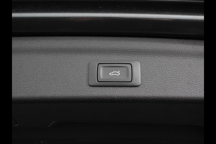 Audi Q3 45 TFSI e 245pk S-Line Plus PHEV | Navigatie | Apple Carplay/Android auto | Climate Control | Adaptive Cruise Control | Electrisch bedienbare achterklep | Lichtmetalen Velgen