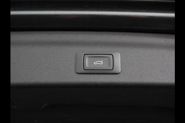 Audi Q3 45 TFSI e 245pk S-Line Plus PHEV | Navigatie | Apple Carplay/Android auto | Climate Control | Adaptive Cruise Control | Electrisch bedienbare achterklep | Lichtmetalen Velgen