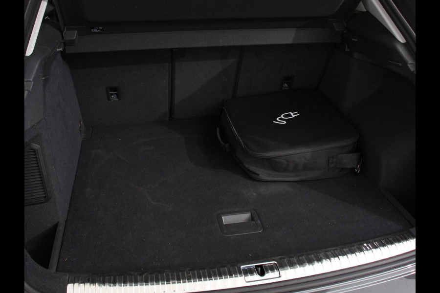 Audi Q3 45 TFSI e 245pk S-Line Plus PHEV | Navigatie | Apple Carplay/Android auto | Climate Control | Adaptive Cruise Control | Electrisch bedienbare achterklep | Lichtmetalen Velgen