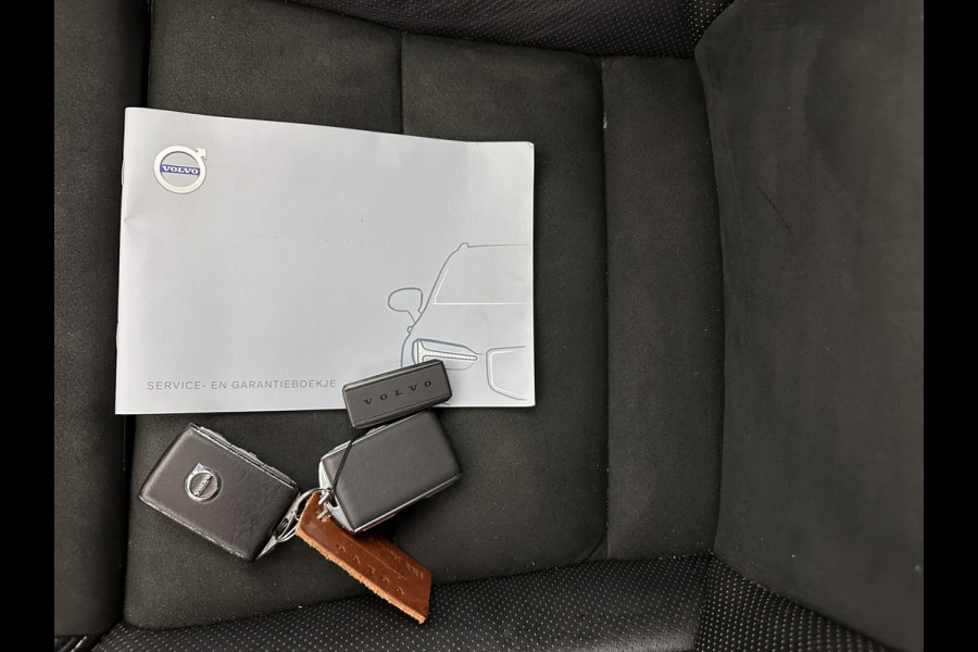 Volvo XC90 2.0 B5 AWD Inscription R-Design Intro Edition [7-Pers.] Aut. *PANO | LEATHER-ALCANTARA | FULL-LED | MEMORY-PACK | BOWERS&WILKINS | BLINDSPOT | KEYLESS | DIGI-COCKPIT | NAVI-FULLMAP | PRIVACYGLASS | HEATED-SPORTSEATS | TOWBAR | 20''ALU*