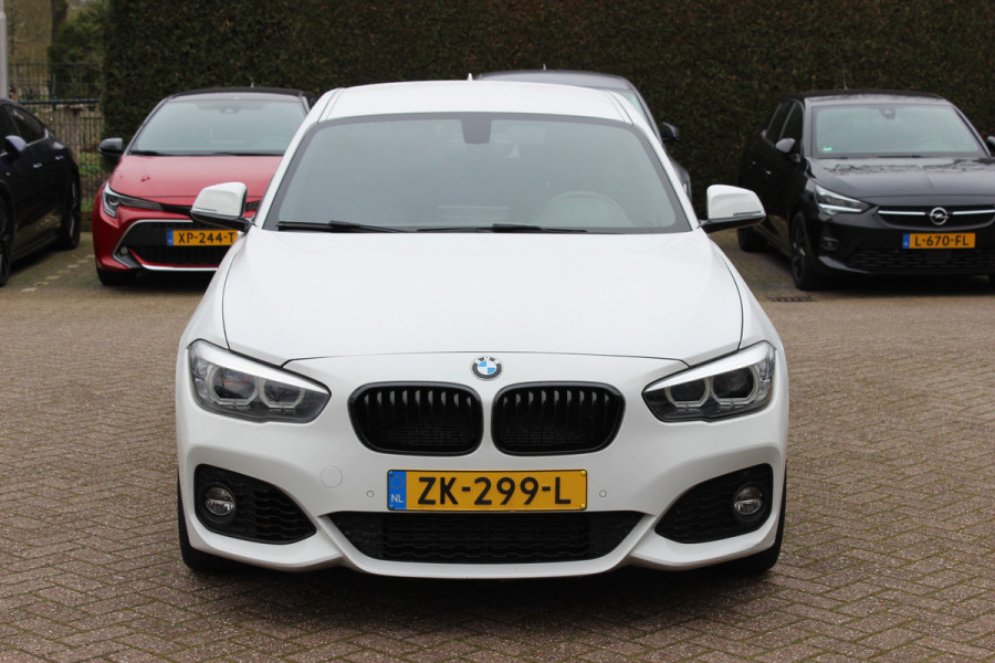 BMW 1-serie 118i Edition M Sport Shadow High Exe. / Leder / Navigatie / Parkeerhulp achter / Keyless / 18'' / Getint glas / Stoelverwarming / Cruise Control