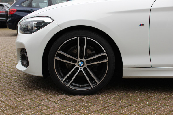 BMW 1-serie 118i Edition M Sport Shadow High Exe. / Leder / Navigatie / Parkeerhulp achter / Keyless / 18'' / Getint glas / Stoelverwarming / Cruise Control