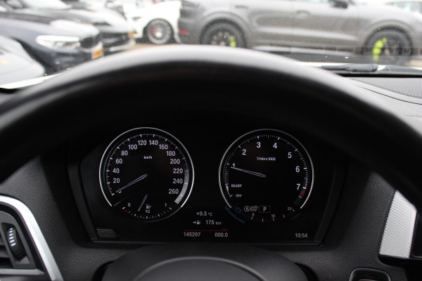 BMW 1-serie 118i Edition M Sport Shadow High Exe. / Leder / Navigatie / Parkeerhulp achter / Keyless / 18'' / Getint glas / Stoelverwarming / Cruise Control