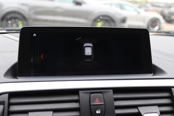 BMW 1-serie 118i Edition M Sport Shadow High Exe. / Leder / Navigatie / Parkeerhulp achter / Keyless / 18'' / Getint glas / Stoelverwarming / Cruise Control