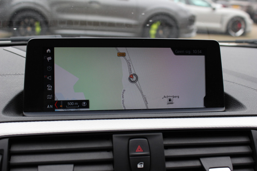 BMW 1-serie 118i Edition M Sport Shadow High Exe. / Leder / Navigatie / Parkeerhulp achter / Keyless / 18'' / Getint glas / Stoelverwarming / Cruise Control