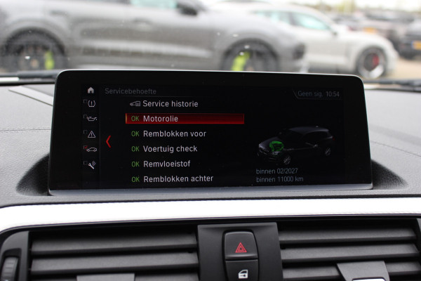 BMW 1-serie 118i Edition M Sport Shadow High Exe. / Leder / Navigatie / Parkeerhulp achter / Keyless / 18'' / Getint glas / Stoelverwarming / Cruise Control