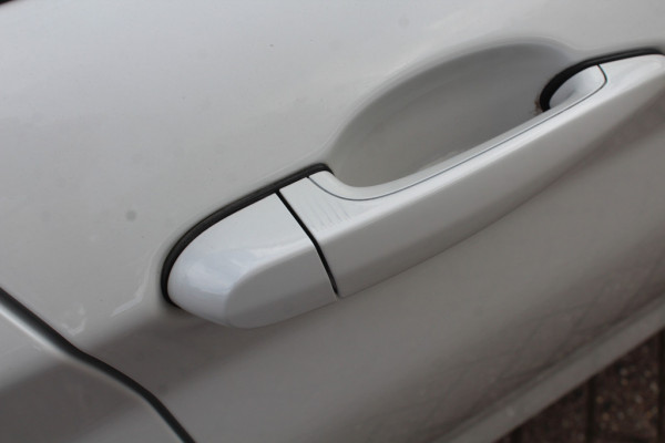 BMW 1-serie 118i Edition M Sport Shadow High Exe. / Leder / Navigatie / Parkeerhulp achter / Keyless / 18'' / Getint glas / Stoelverwarming / Cruise Control