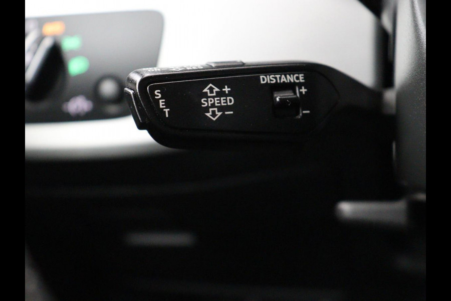 Audi A4 Limousine 35 TDI Launch edition Sport | Panoramadak | 360 Camera | Trekhaak | Adaptive Cruise | Carplay | Climate Control | LED
