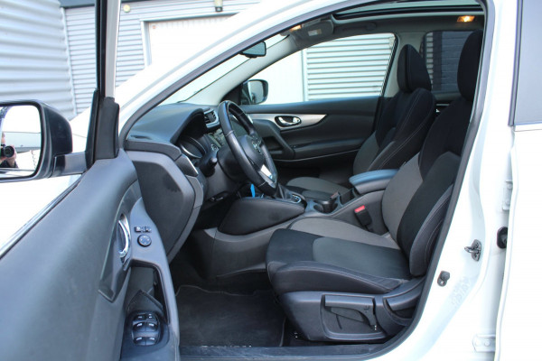 Nissan QASHQAI 1.3 DIG-T 160pk N-Connecta AUTOMAAT Panoramadak NL-Auto NAP
